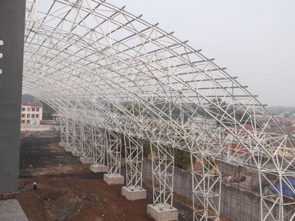 萊蕪萬(wàn)祥煤礦煤棚